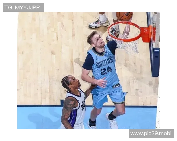 威斯布鲁克和德罗赞在这场比赛中的数据和对球队的影响如何? 威斯布鲁克和德罗赞在这场比赛中的数据和对球队的影响如何?